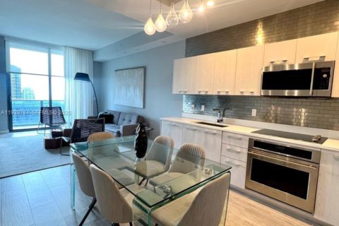 Condo in Miami, Florida, 1 bedroom № 1987559 - photo 5