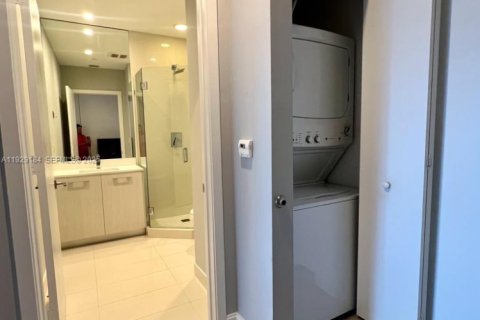 Condo in Miami, Florida, 1 bedroom № 1987559 - photo 24