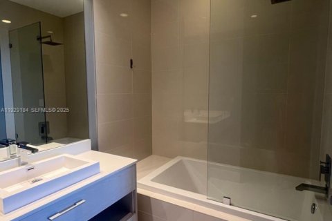 Condo in Miami, Florida, 1 bedroom № 1987559 - photo 12