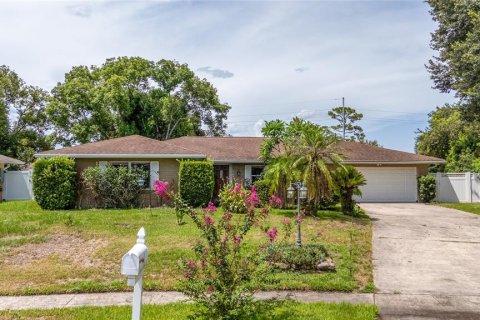 House in Orlando, Florida 4 bedrooms, 169.36 sq.m. № 2299676