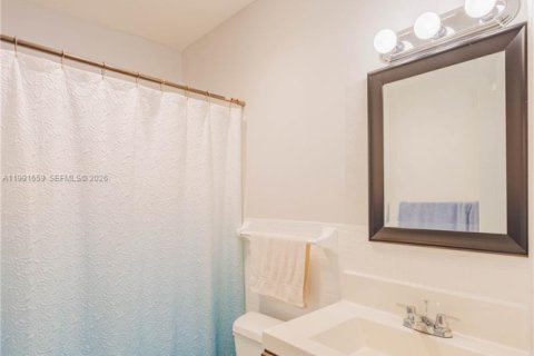 Condo in Hollywood, Florida, 1 bedroom  № 2052511 - photo 16