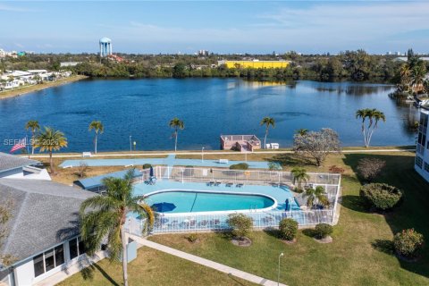 Condo in Hollywood, Florida, 1 bedroom  № 2052511 - photo 26