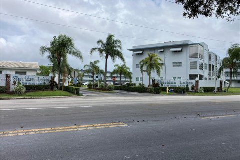 Condo in Hollywood, Florida, 1 bedroom  № 2052511 - photo 2