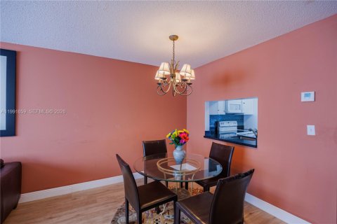 Condo in Hollywood, Florida, 1 bedroom  № 2052511 - photo 10