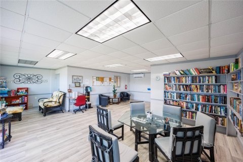 Condo in Hollywood, Florida, 1 bedroom  № 2052511 - photo 24