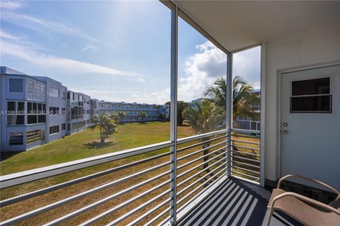 Condo in Hollywood, Florida, 1 bedroom  № 2052511 - photo 18