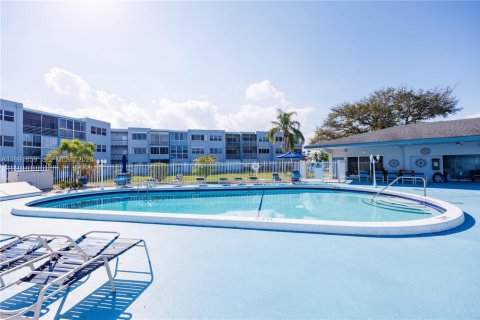 Condo in Hollywood, Florida, 1 bedroom  № 2052511 - photo 20