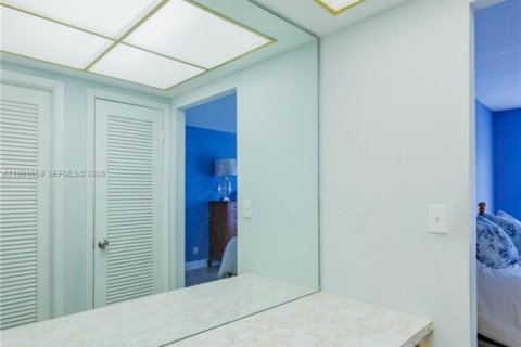 Condo in Hollywood, Florida, 1 bedroom  № 2052511 - photo 15