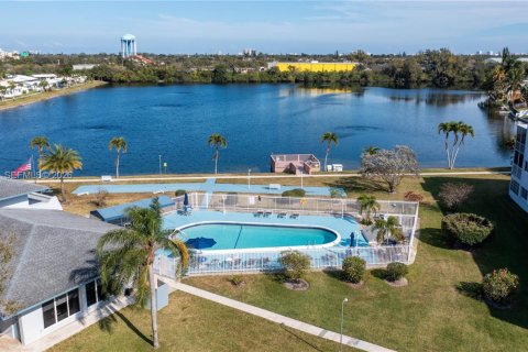 Condo in Hollywood, Florida, 1 bedroom  № 2052511 - photo 27