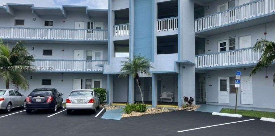 Condo in Hollywood, Florida, 1 bedroom  № 2052511