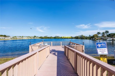 Condo in Hollywood, Florida, 1 bedroom  № 2052511 - photo 22