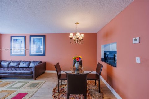 Condo in Hollywood, Florida, 1 bedroom  № 2052511 - photo 9