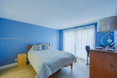 Condo in Hollywood, Florida, 1 bedroom  № 2052511 - photo 13
