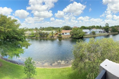 Condo in Sunrise, Florida, 2 bedrooms  № 1944683 - photo 17