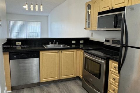 Condo in Sunrise, Florida, 2 bedrooms  № 1944683 - photo 6