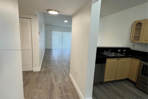 Condo in Sunrise, Florida, 2 bedrooms  № 1944683 - photo 4