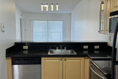 Condo in Sunrise, Florida, 2 bedrooms  № 1944683 - photo 5