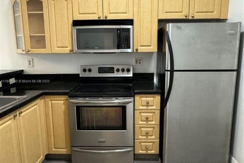Condo in Sunrise, Florida, 2 bedrooms  № 1944683 - photo 7