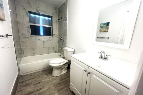 Casa en venta en Deerfield Beach, Florida, 3 dormitorios, 102.19 m2 № 1967077 - foto 11