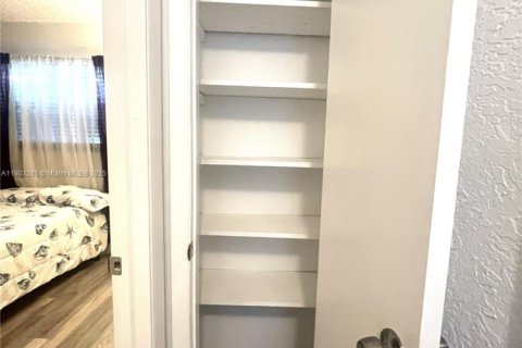 Casa en venta en Deerfield Beach, Florida, 3 dormitorios, 102.19 m2 № 1967077 - foto 17