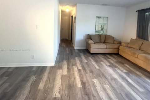 Casa en venta en Deerfield Beach, Florida, 3 dormitorios, 102.19 m2 № 1967077 - foto 18