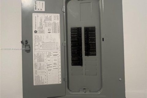 Casa en venta en Deerfield Beach, Florida, 3 dormitorios, 102.19 m2 № 1967077 - foto 8