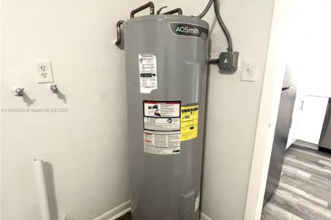 Casa en venta en Deerfield Beach, Florida, 3 dormitorios, 102.19 m2 № 1967077 - foto 9