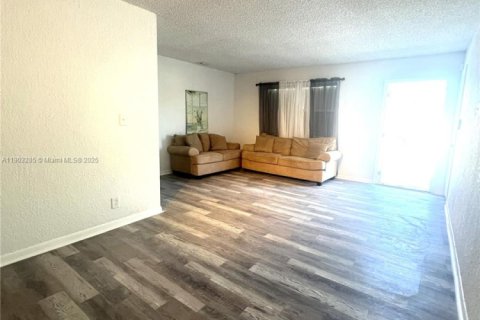 Casa en venta en Deerfield Beach, Florida, 3 dormitorios, 102.19 m2 № 1967077 - foto 6