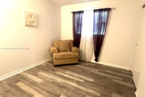 Casa en venta en Deerfield Beach, Florida, 3 dormitorios, 102.19 m2 № 1967077 - foto 10