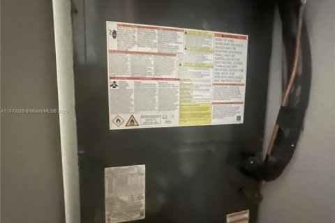 Casa en venta en Deerfield Beach, Florida, 3 dormitorios, 102.19 m2 № 1967077 - foto 15
