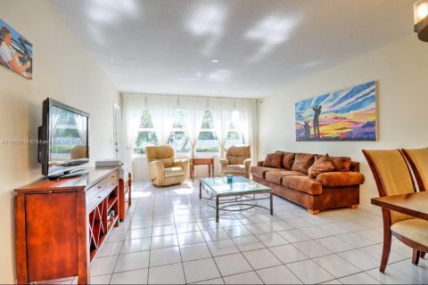 Copropriété à vendre à Hallandale Beach, Floride: 1 chambre, 99.5 m2 № 2089264 - photo 5