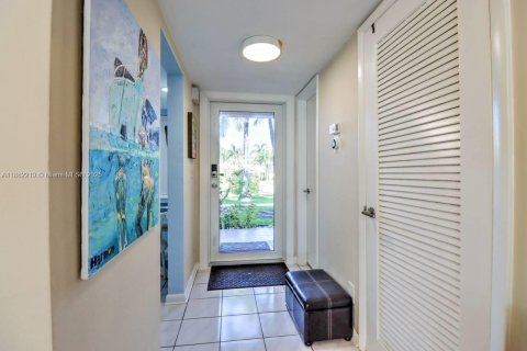Copropriété à vendre à Hallandale Beach, Floride: 1 chambre, 99.5 m2 № 2089264 - photo 9