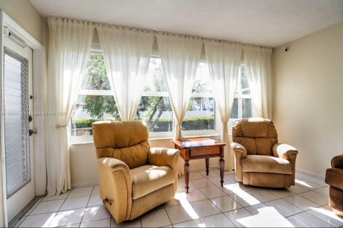 Copropriété à vendre à Hallandale Beach, Floride: 1 chambre, 99.5 m2 № 2089264 - photo 2