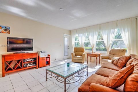 Condo à Hallandale Beach, Floride, 1 chambre  № 2089264