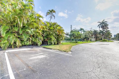Copropriété à vendre à Hallandale Beach, Floride: 1 chambre, 99.5 m2 № 2089264 - photo 16