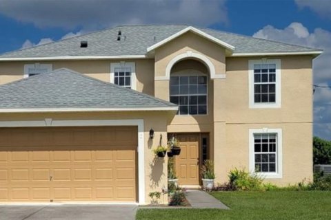 House in Winter Haven, Florida 4 bedrooms, 208.29 sq.m. № 2166102
