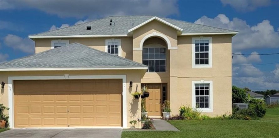 House in Winter Haven, Florida 4 bedrooms, 208.29 sq.m. № 2166102