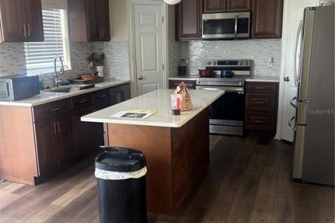 House in Winter Haven, Florida 4 bedrooms, 208.29 sq.m. № 2166102 - photo 7