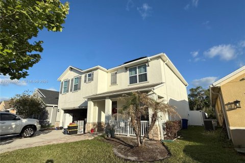 House in Kissimmee, Florida 5 bedrooms № 2069311