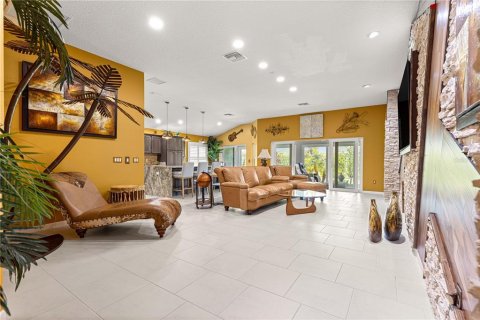 House in The Villages, Florida 3 bedrooms, 178.19 sq.m. № 1677999 - photo 16