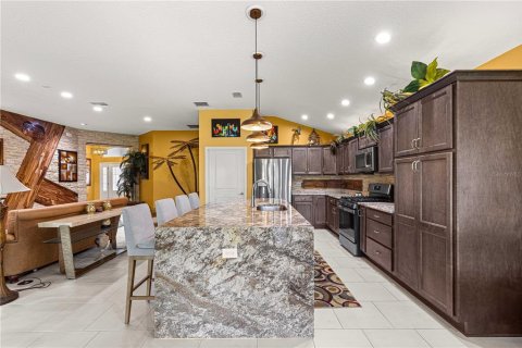 House in The Villages, Florida 3 bedrooms, 178.19 sq.m. № 1677999 - photo 17