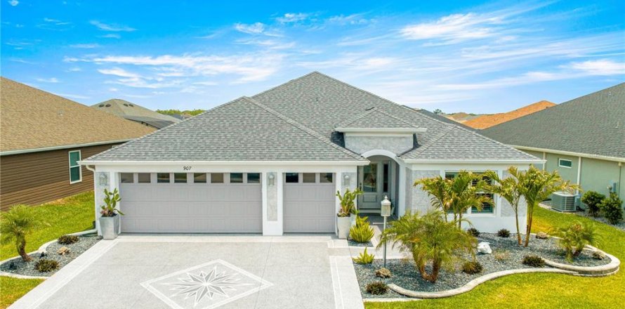 House in The Villages, Florida 3 bedrooms, 178.19 sq.m. № 1677999