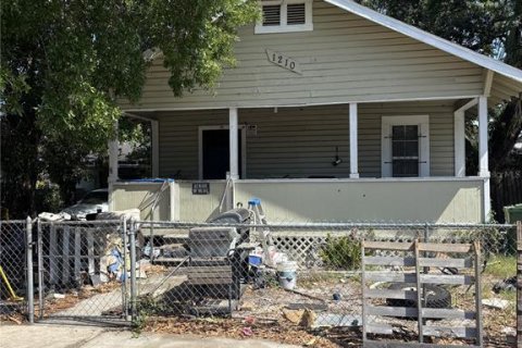 House in Tampa, Florida 3 bedrooms, 84.73 sq.m. № 1900809 - photo 1