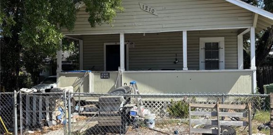 House in Tampa, Florida 3 bedrooms, 84.73 sq.m. № 1900809