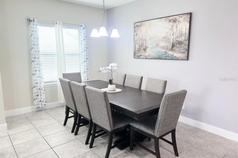 House in Haines City, Florida 4 bedrooms, 235.69 sq.m. № 2211938 - photo 9