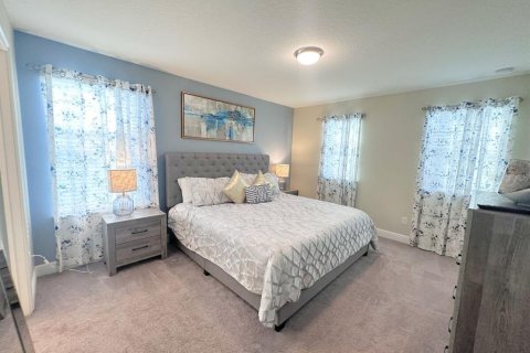 House in Haines City, Florida 4 bedrooms, 235.69 sq.m. № 2211938 - photo 27
