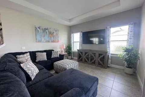 House in Haines City, Florida 4 bedrooms, 235.69 sq.m. № 2211938 - photo 11