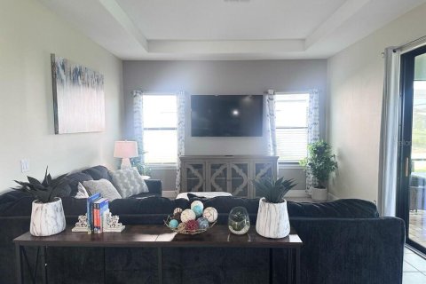 House in Haines City, Florida 4 bedrooms, 235.69 sq.m. № 2211938 - photo 10