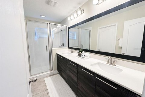 House in Haines City, Florida 4 bedrooms, 235.69 sq.m. № 2211938 - photo 25