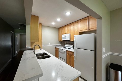 Condo in Sun City Center, Florida, 2 bedrooms  № 1827790 - photo 6
